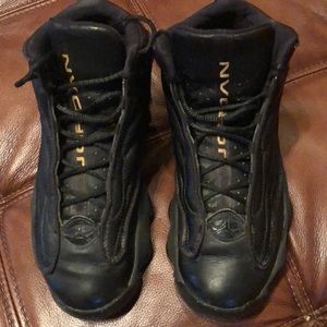 Size 5.5 youth black Jordan